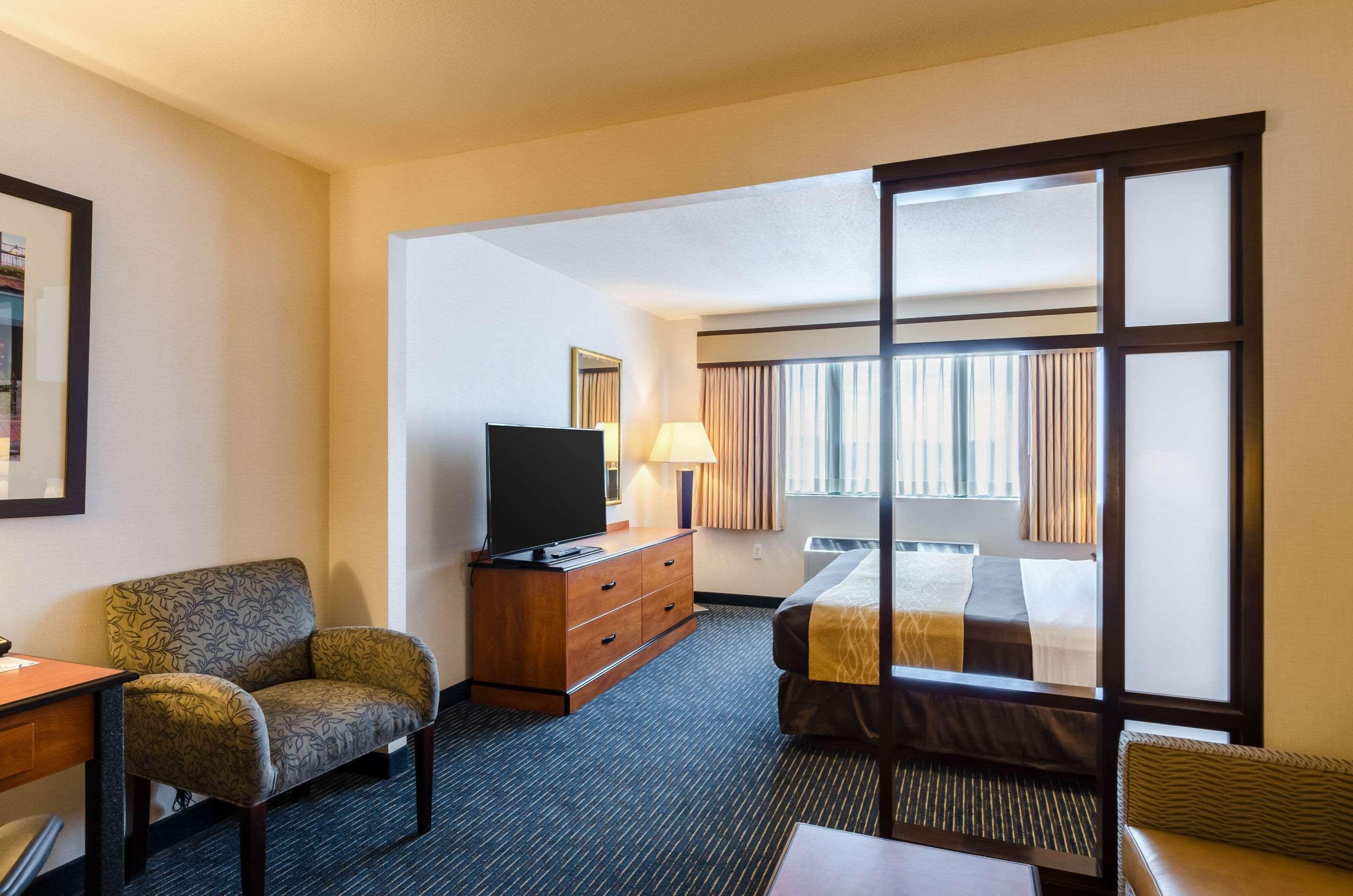 Comfort Inn & Suites Logan International Airport Revere Extérieur photo