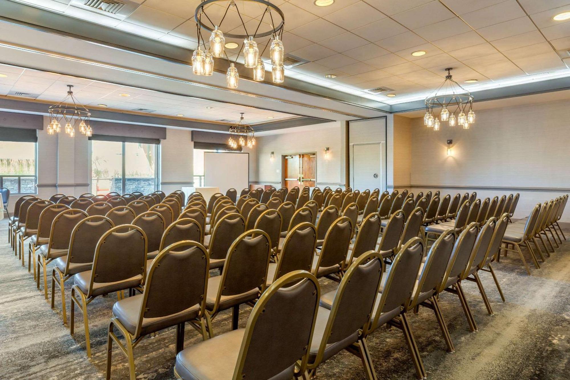 Comfort Inn & Suites Logan International Airport Revere Extérieur photo