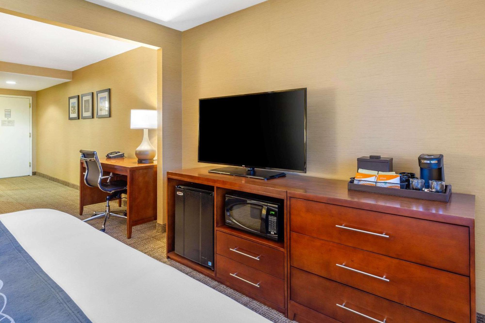 Comfort Inn & Suites Logan International Airport Revere Extérieur photo