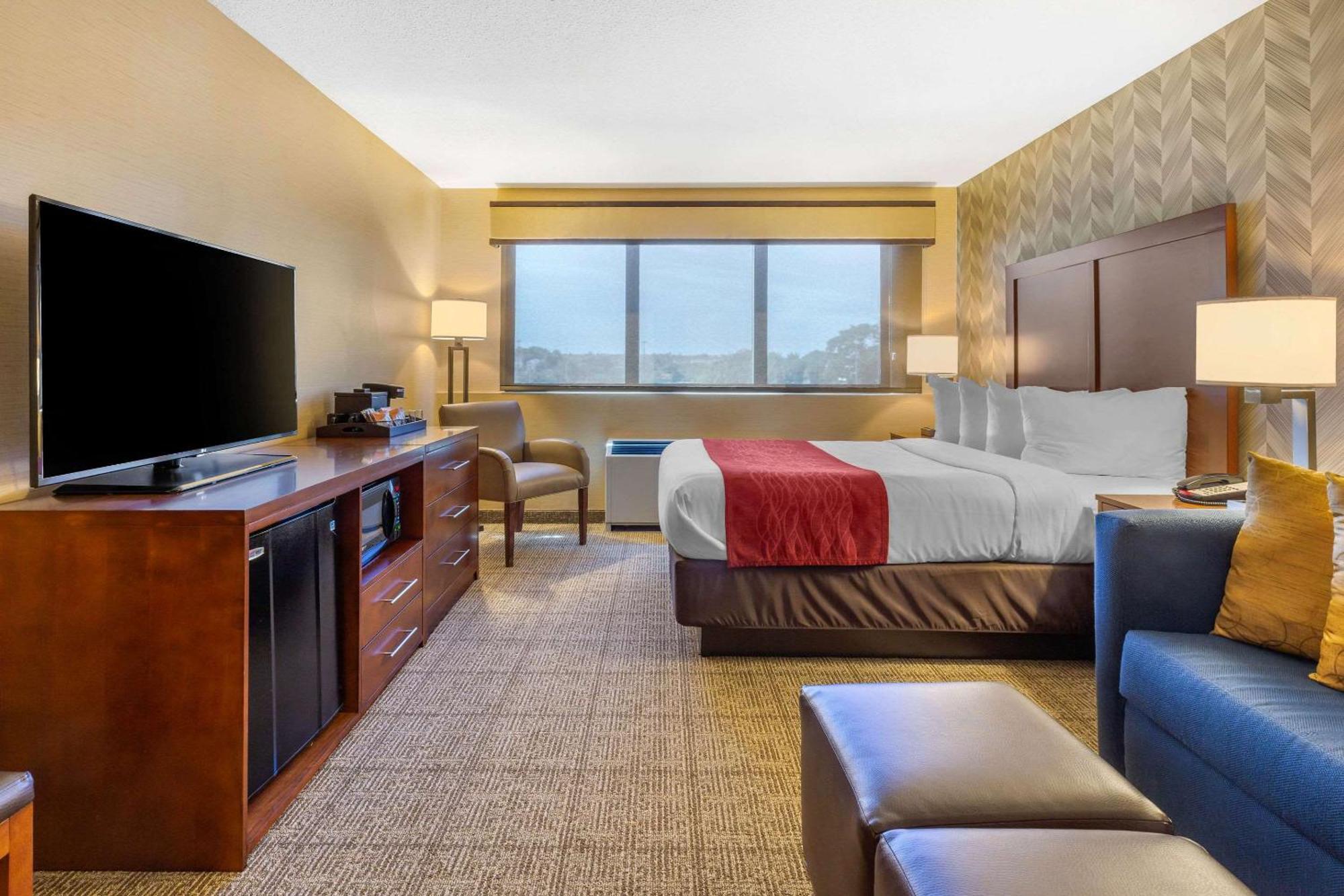 Comfort Inn & Suites Logan International Airport Revere Extérieur photo