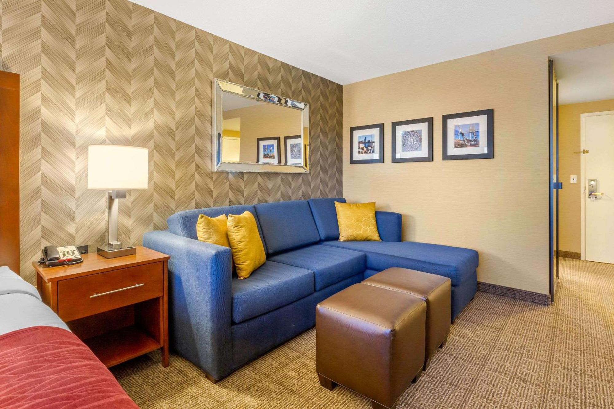 Comfort Inn & Suites Logan International Airport Revere Extérieur photo