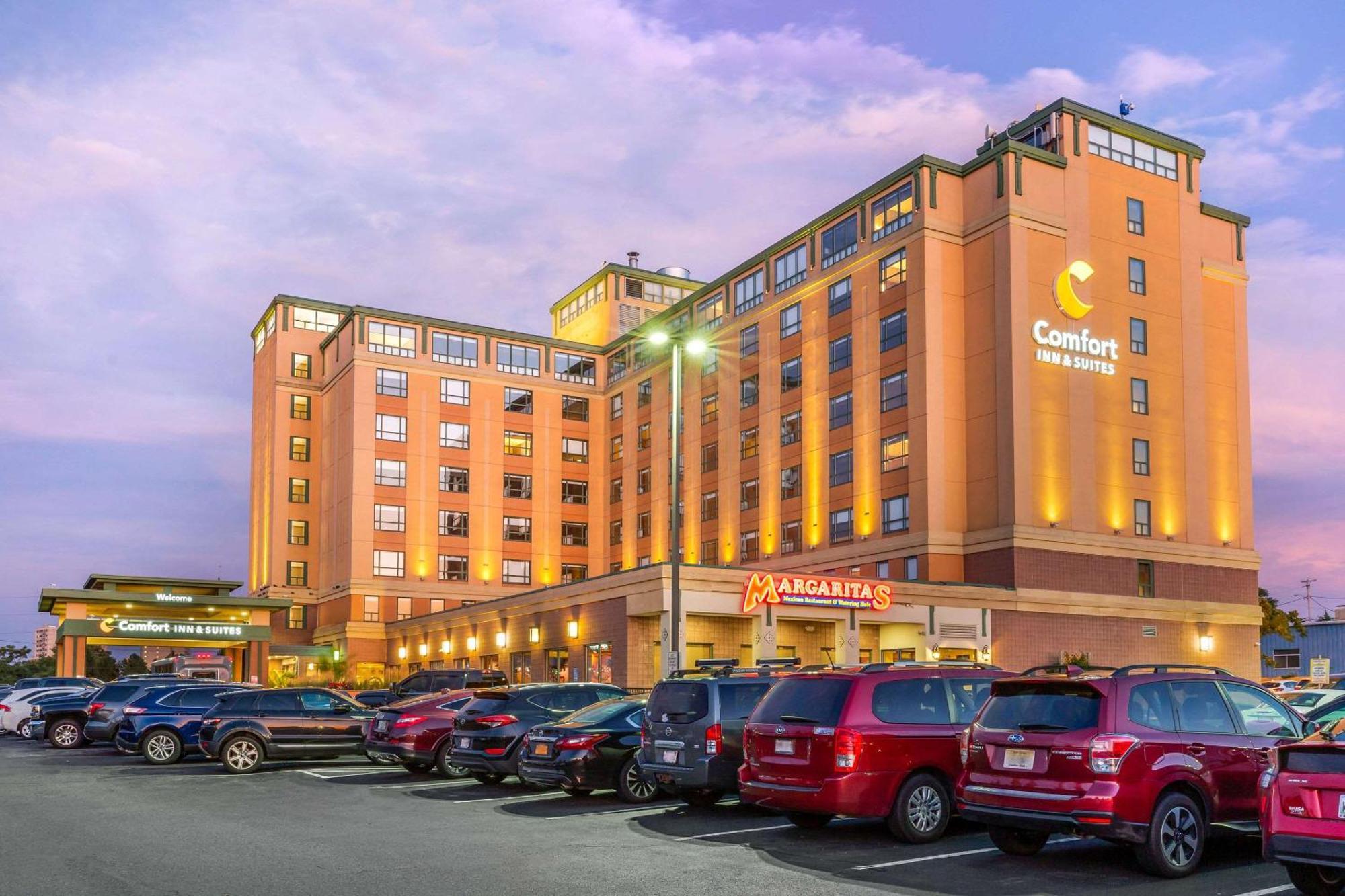 Comfort Inn & Suites Logan International Airport Revere Extérieur photo